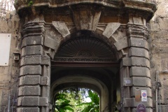Palazzo-Aiutamicristo-portale-rinascimentale